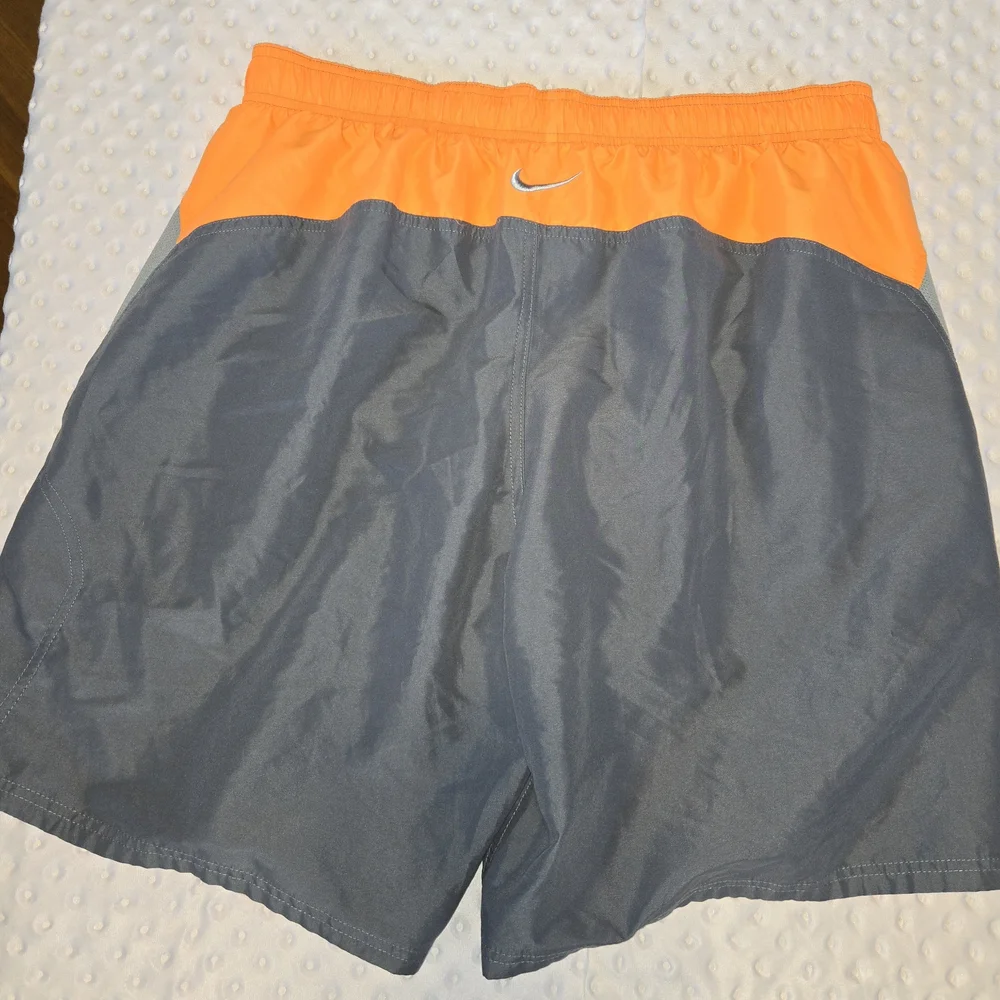 Nike Swimwear Mens XL Gray Orange Drawstring Elastic Waist‎ Pockets Mesh Lined